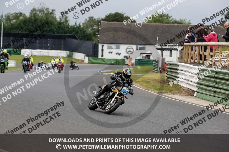 Vintage motorcycle club;eventdigitalimages;mallory park;mallory park trackday photographs;no limits trackdays;peter wileman photography;trackday digital images;trackday photos;vmcc festival 1000 bikes photographs